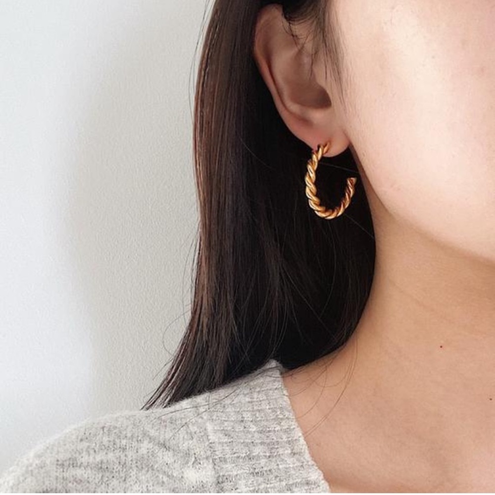 14k Gold Twisted Minimalist Hoop Earrings - Picture 2 of 8